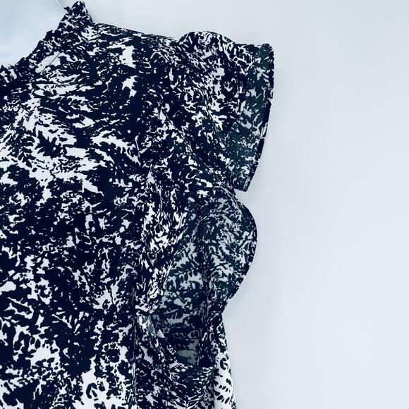 H Halston Black White Abstract Short Flutter Sleeve Blouse XL - Picture 3 of 7